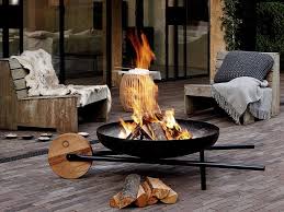 Un Brasero En Fonte Pour Les Soirees Au Jardin Joli Place Brasero Exterieur Brasero De Jardin Brasero Barbecue