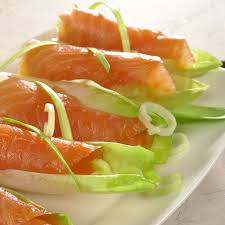 6 endives dont une pour la décoration des assiettes 1 cuillère à soupe d'huile d'olives 125 g de farine. Recette Barquettes D Endives Au Tartare De Saumon Marie Claire