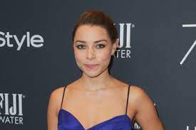She played melissa on the cw series the secret circle, and has also appeared on the tv series smallville, undercovers, and black sails. Jessica Parker Kennedy Pictures Photos Images Zimbio