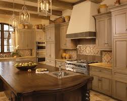 Mediterranean Kitchen Design Pictures Remodel Decor And Ideas Page 52 Creme Kitchen Cabinets Kitchen Cabinets Decor Kitchen Cabinets And Flooring