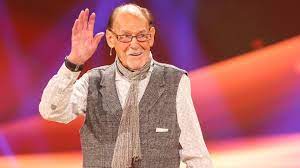 The creative industries employ 3 times more people in this country than the financial. Peinlichen Panne Tv Zeitschrift Erklart Herbert Kofer Falschlicherweise Fur Tot