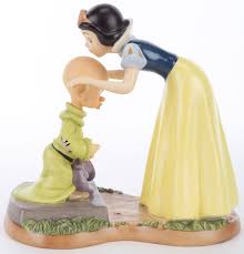 Snow White and Dopey 'A Sweet Send-Off' Figurine