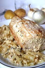 Chi preferisce può servire le fettine di carne in semplicità servendo a parte la salsa, oppure può immergere completamente le fettine nella salsa. L Arrosto Della Domenica Arista Di Maiale Al Latte Con Cipolle Stefania Profumi E Sapori