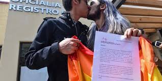 Si vives en uno de los estados en los que no está reglamentado el matrimonio igualitario, aquí te decimos qué puedes hacer. Estos Son Los 17 Estados Que Reconocen El Matrimonio Igualitario