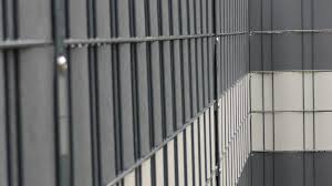 Sichtschutzstreifen An Doppelstabmattenzaun Montieren Zaun24 Montageanleitung Schauen Sie Doch Mal Vorbei Zaun24 Doppelstabmattenzaun Einfahrtstor Zaun