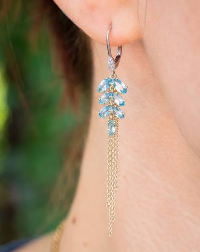 A little sunshine for your jewelry box ✨ These new earrings are the perfect  spring treat—fresh, bright, and full of sparkle. The mix of classic white diamonds  with warm yellow diamonds gives