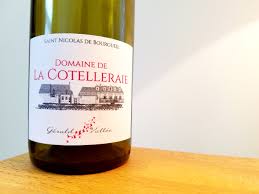 Cliquez ici pour voir la galerie. Gerald Vallee Domaine De La Cotelleraie Saint Nicolas De Bourgueil 2017 Attractive Concentration Wine Casual