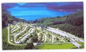 Biggesee Camping Ein Campingausflug Fur Die Ganze Familie Der Biggesee An Der Waldenburger Bucht Im Herzen Des Naturparks Ebbeg Camping Ausflug Gruppenreisen