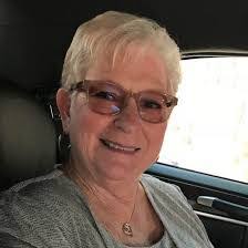 Rebecca Metts's Instagram, Twitter & Facebook