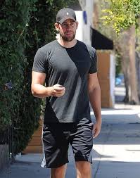 Johnson posted a hilarious picture joking with john krasinski about his new horror. John Krasinski S Workout Routine And Diet For A Buff Body