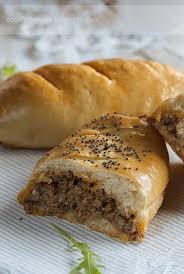 Panecillos Rellenos De Carne Cocido De Sopa Pan Relleno De Carne Pan Relleno Panecillos Salados