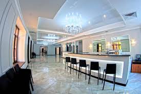 In factory carton, retail $ 375.99 removal time for this auction is: Osh Grand Hotel Chavo Osh Updated 2021 Prices