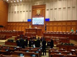 FOTOGALERIE UPDATE Occupy Camera Deputatilor. Parlamentarii USR nu vor sa plece din sala de plen, in semn de protest, pana cand nu se abroga ordonanta/ Sapte parlamentari raman peste noapte in Parlament -