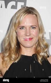 Lesley Hinds's Instagram, Twitter & Facebook