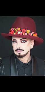 I love George's punk look 🙂