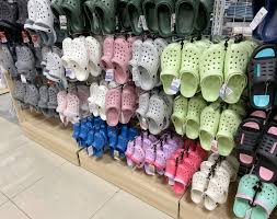 ダイソー*カラバリ豊富！毎年進化するクロックス風サンダル | MUMUBLOG Powered by Ameba