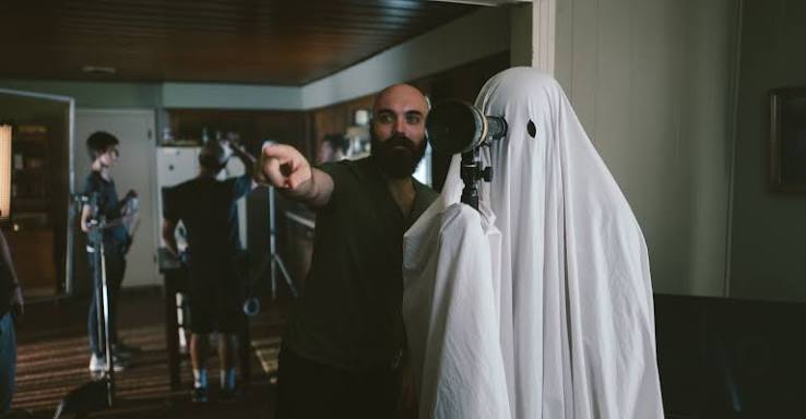 The director of A Ghost Story wants to haunt his wife when he dies | Vox