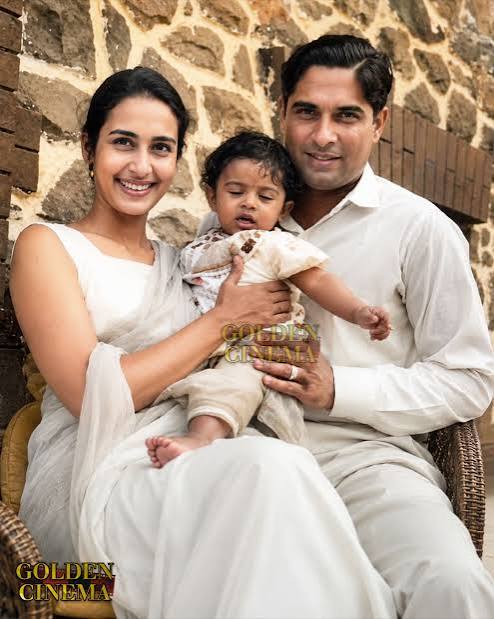 Nutan, Rajnish Bahl, and Mohnish Bahl—a picture that beautifully reflects the warmth of a close-knit family and the enduring legacy of one of Indian cinema's most admired actresses. Nutan's elegance