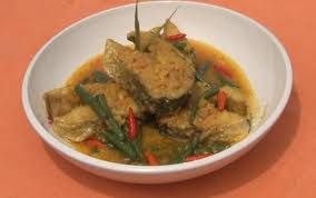 Cara masak ikan barakuda / ikan barakuda kecil : Barakuda Bumbu Daun Kari