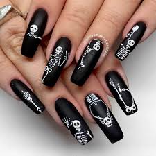 Una de sus ventajas es que lucen muy bien y puedes realizar cualquier diseño de uñas sobre ellas. Unas De Halloween De 100 Disenos Y Videos Paso A Paso 2019 Halloween Halloweennails Nai Arte De Unas De Halloween Unas De Maquillaje Unas Postizas De Gel