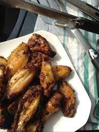 A questo punto dovrete far accomodare il pollo a sedere sopra la lattina. Alette Di Pollo Piccanti Alla Griglia Mi Dai La Ricetta