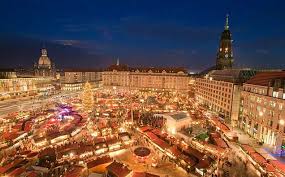 Overzicht Op De Kerstmarkt In Keulen Keulen Kerstmarkt Christmas Markets Germany Christmas Markets Europe German Christmas Markets