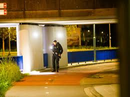 Na de aanslag gingen ze ervandoor. Daders Schietpartij Dordrecht Nog Spoorloos Verwondingen Slachtoffer Vallen Mee Dordrecht Ad Nl