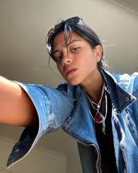 She first took to posting photos to her instagram account in may of 2014. 9 Potret Menawan Sasha Calle Supergirl Di Film The Flash