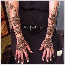 Artists create intricate designs on your skin—most often on your hands and feet—that are visible for about a month, so it's perfect for the indecisive. Artists Archives Kelly Caroline