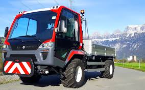 Der transporter für die landwirtschaft wird im herbst auf der agrama in bern. Stufenloser Unitrac 112 L Drive Bartholet Landmaschinen Ag
