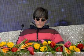 Secondo allmusic, bugo è uno dei più interessanti e controversi artisti della scena indipendente italiana degli anni '90. Sanremo 2021 Bugo For Me It S The Year Of Revenge Ruetir