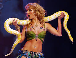 First listen (oops!…i did it again) mtv 2000. The Most Iconic Mtv Vma S Hair And Makeup Moments Ever Allure