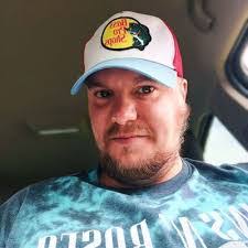 Gavin Graves's Instagram, Twitter & Facebook