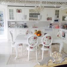 Country Ve Modern Ingiliz Stillerinin Karisimi Sik Ve Konforlu Bir Ev Ev Gezmesi Klasik Tarz Mutfaklar Ic Tasarim Mutfak Modern Mutfak Tasarimi