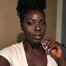 Ebony Comer's Instagram, Twitter & Facebook