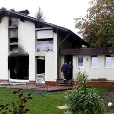One of our most famous beer garten's, the munchen haus serves up bratwursts and kielbasas topped with a homemade apple cider saurkraut and any one of their dozens of speciality mustards. Feuer Bei Bayern Profi Brenos Villa In Munchen Brennt Ab Der Spiegel