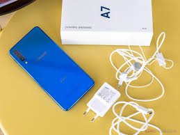 Samsung Galaxy A7 (2018) pictures ...