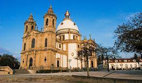 Braga is a city and a municipality in the northwestern portuguese district of braga, in the historical and cultural minho province. Besuchen Sie Braga Eine Bezaubernde Stadt Im Norden Portugal