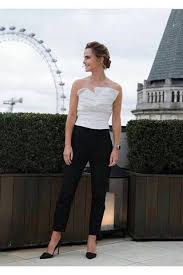 بالصور شاهدي أزياء إيما واتسون في الحملة الترويجية لفيلم الجميلة والوحش Emma Watson Style Emma Watson Outfits Emma Watson Beauty And The Beast