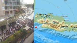 Kepanikan saat gempa 6,1 sr mengguncang jakarta & sekitarnya подробнее. Jakarta Diguncang Gempa Begini Foto Dan Suasana Getaran Menyeramkannya Dari Netizen Tribunnews Com Mobile