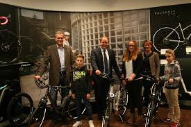 Check spelling or type a new query. Gluckliche Gewinner Bei Derby Cycle