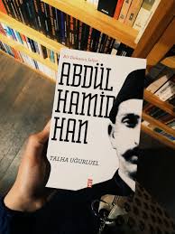 Abdülhamid han'ın gayriresmî tarihine ve i̇mparatorluğun son günlerine bir başka yaptığı geziler, televizyon programları ve yazdığı kitaplarla birçok insana tarihi sevdiren talha uğurluel, sultan 2. Abdulhamid Han Talha Ugurluel