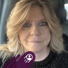 Shelley Huggins's Instagram, Twitter & Facebook