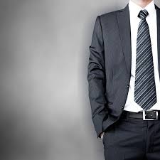 El color del pantalon gris oxford y la combinacion de camisa blanca y corbata. Como Combinar Un Traje Gris De Hombre 7 Pasos