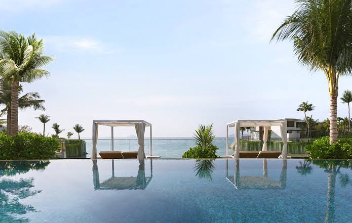 so sánh villa Oceanfront Nha Trang và resort Nha Trang
