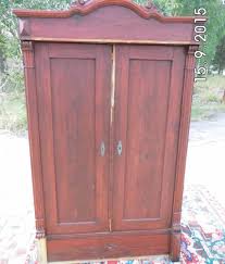 Der antike schrank kann für den transport zerlegt werden. Antiker Dielenschrank Zweiturig Kleiderschrank Grunderzeit Zum Restaurieren Kaufen Bei Hood De