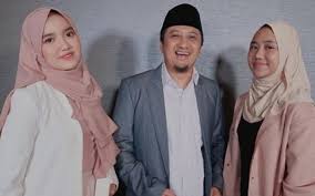 Wirda mansur gadis sukses berpenghasilan 3 milyar sebulan #ngobrolbarengtinaeps23. Ustaz Yusuf Mansur Mau Jodohkan Wirda Dengan Putra Syekh Ali Jaber Harianjogja Com