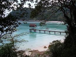 Di sini anda dapat menenangkan fikiran dengan melawati pulau tropika yang tak terkira keindahannya, anda juga dapat memacu adrenalin dengan melakukan banyak aktiviti outdoor yang ditawarkan, memuaskan lidah dengan aneka masakan. Tempat Menarik Di Besut Terengganu Sand Dune Villa