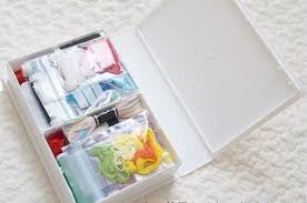 小物の整理に最適 セリアから 本型収納ケース が登場 サンキュ 収納ケース セリア ケース