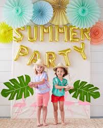 This New Pottery Barn Kids Collab Is Pool Party Perfection Sommarfester Party Tropisk Fest